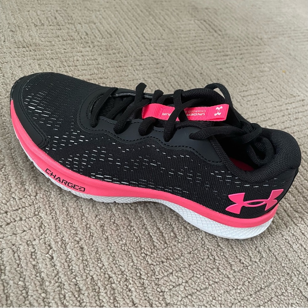 Girls Under Armour Charged Bandit 7 Running Shoes | Size 3.5